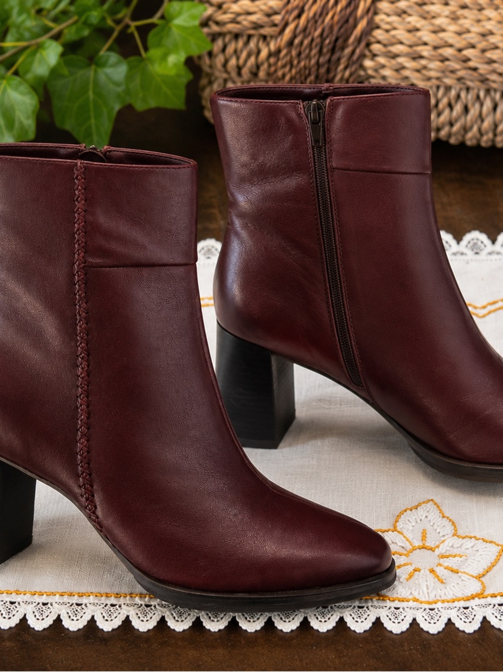 Etienne Aigner Vintage Burgundy Leather Ankle Boots Block Heel Booties Size 9.5